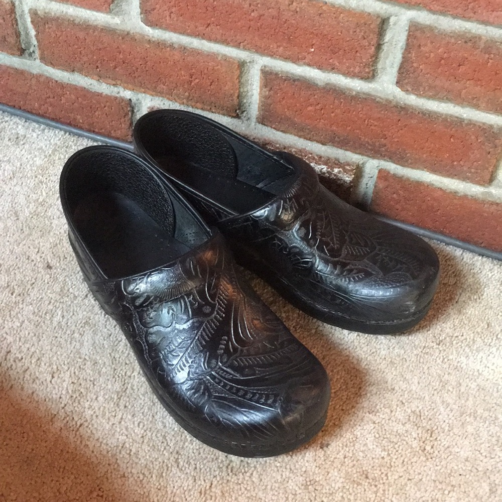 Dansko black pattern shoes